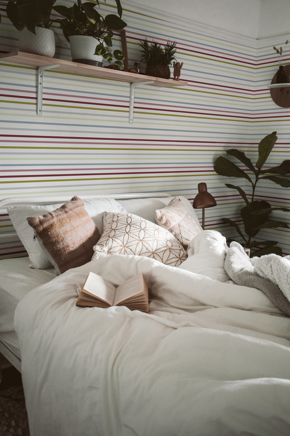 Papel de parede riscas horizontais multicolor suave — imagem 4
