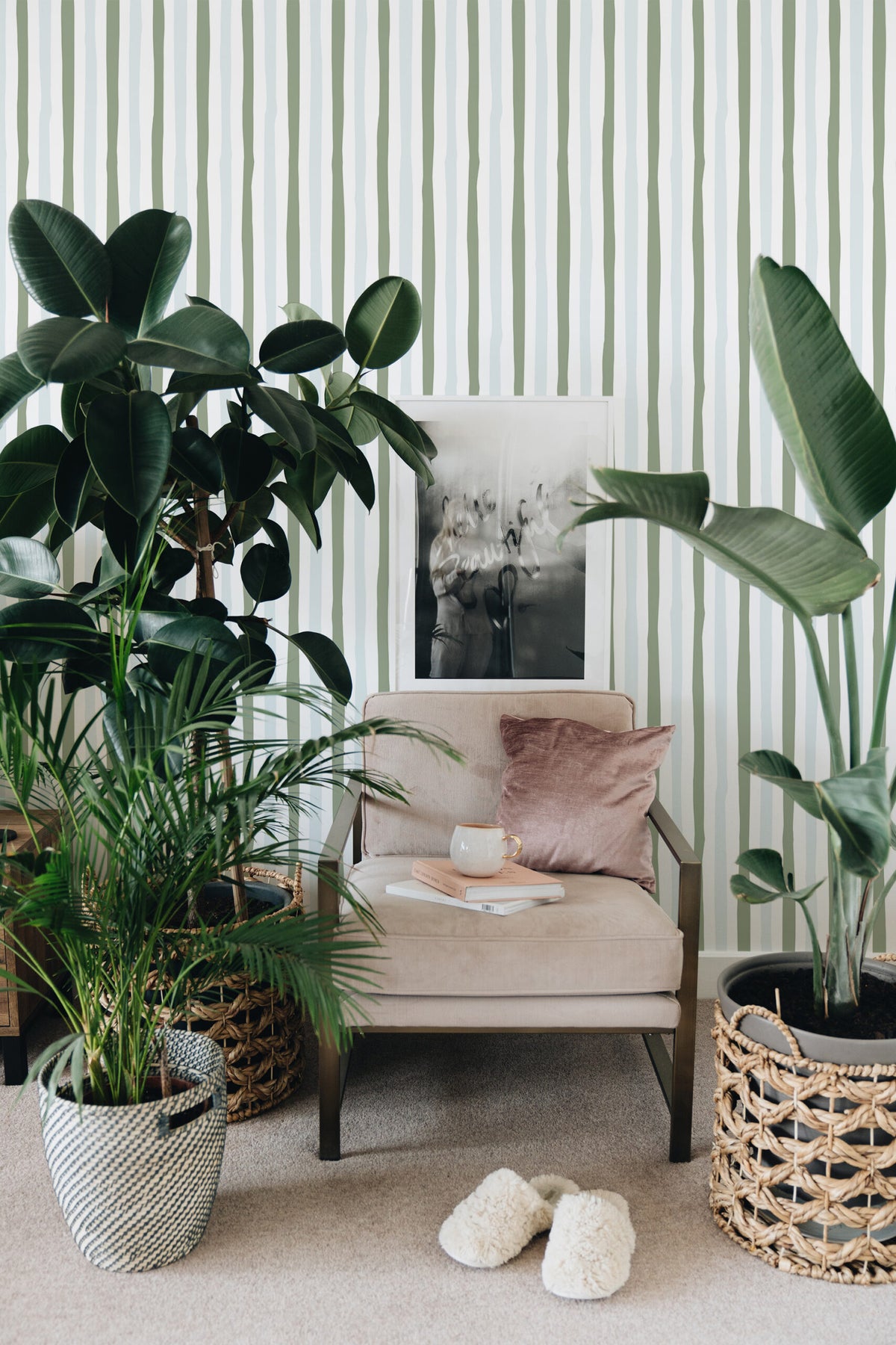 Papel de parede riscas onduladas verde-sage e azul — imagem 4