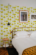 Papel de parede bolinhas verde chartreuse moderno — imagem 4
