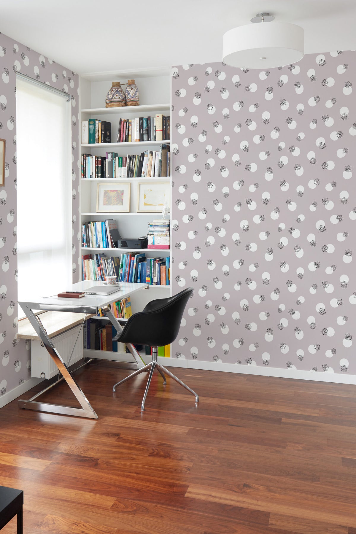 Papel de parede bolinhas rosa pó e branco — imagem 4
