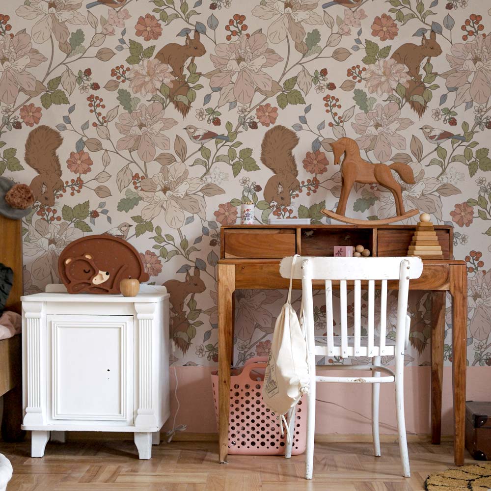 Papel de parede esquilos na floresta estilo infantil