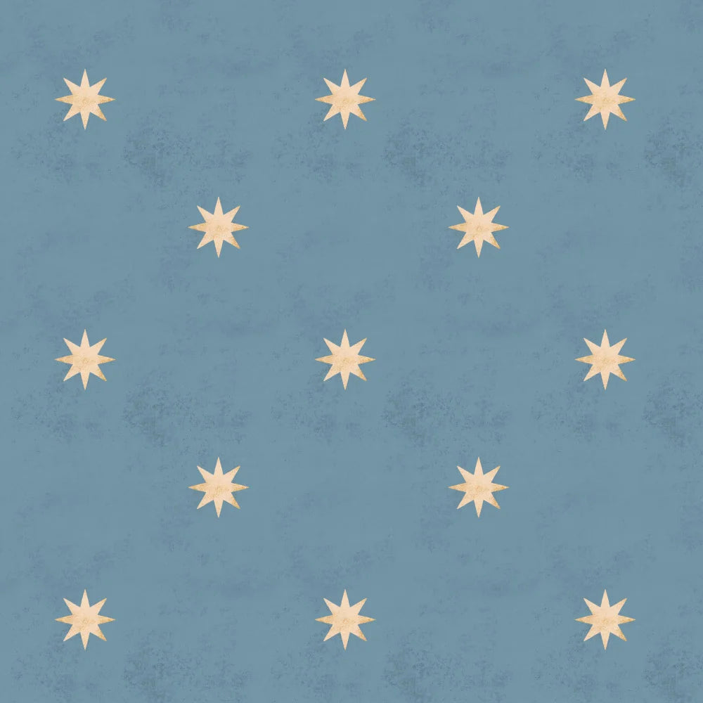 Estrelas douradas sobre fundo azul-escuro num papel de parede de inspiração clássica