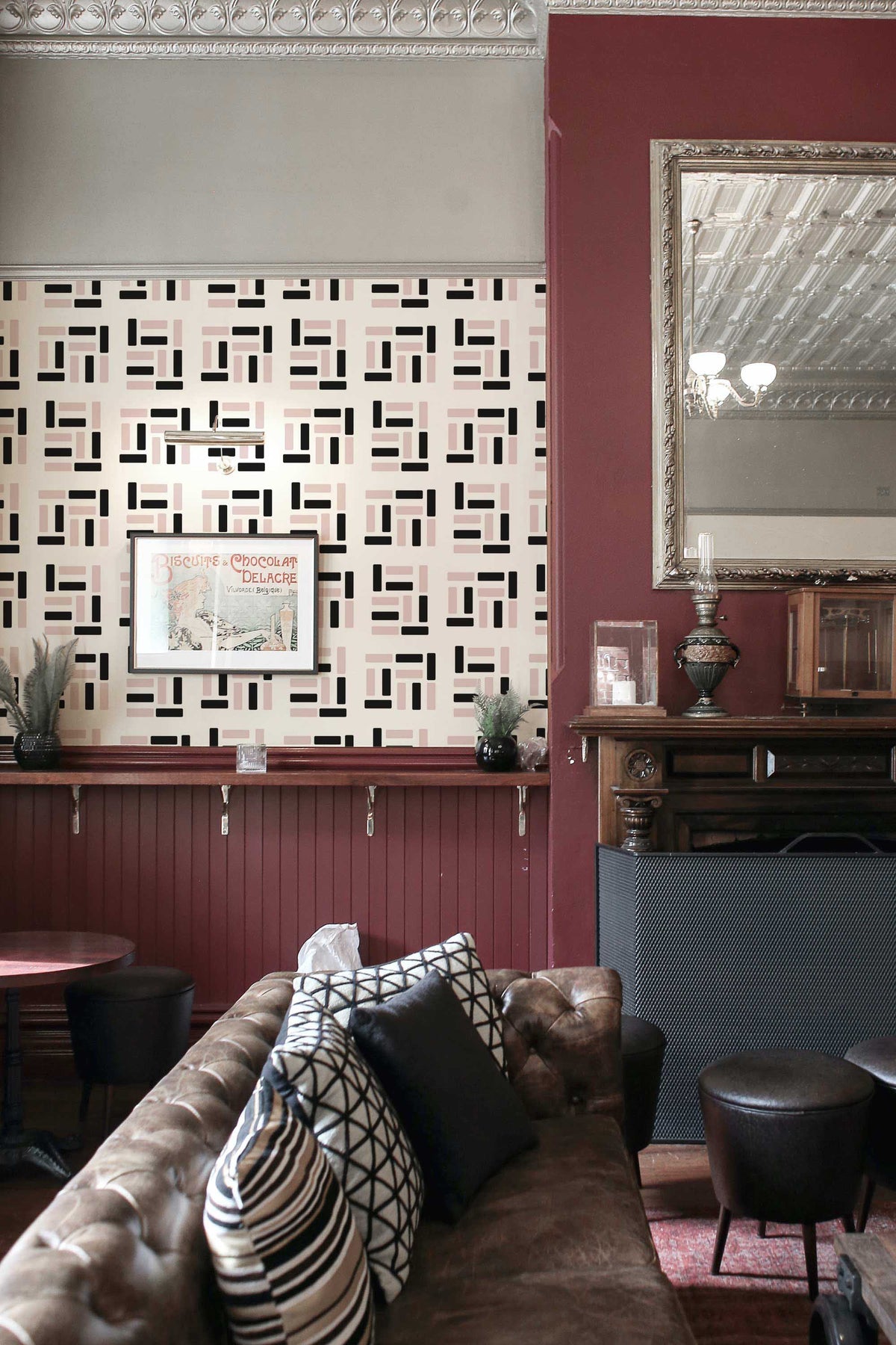 Papel de parede geométrico preto e rosa moderno — imagem 4