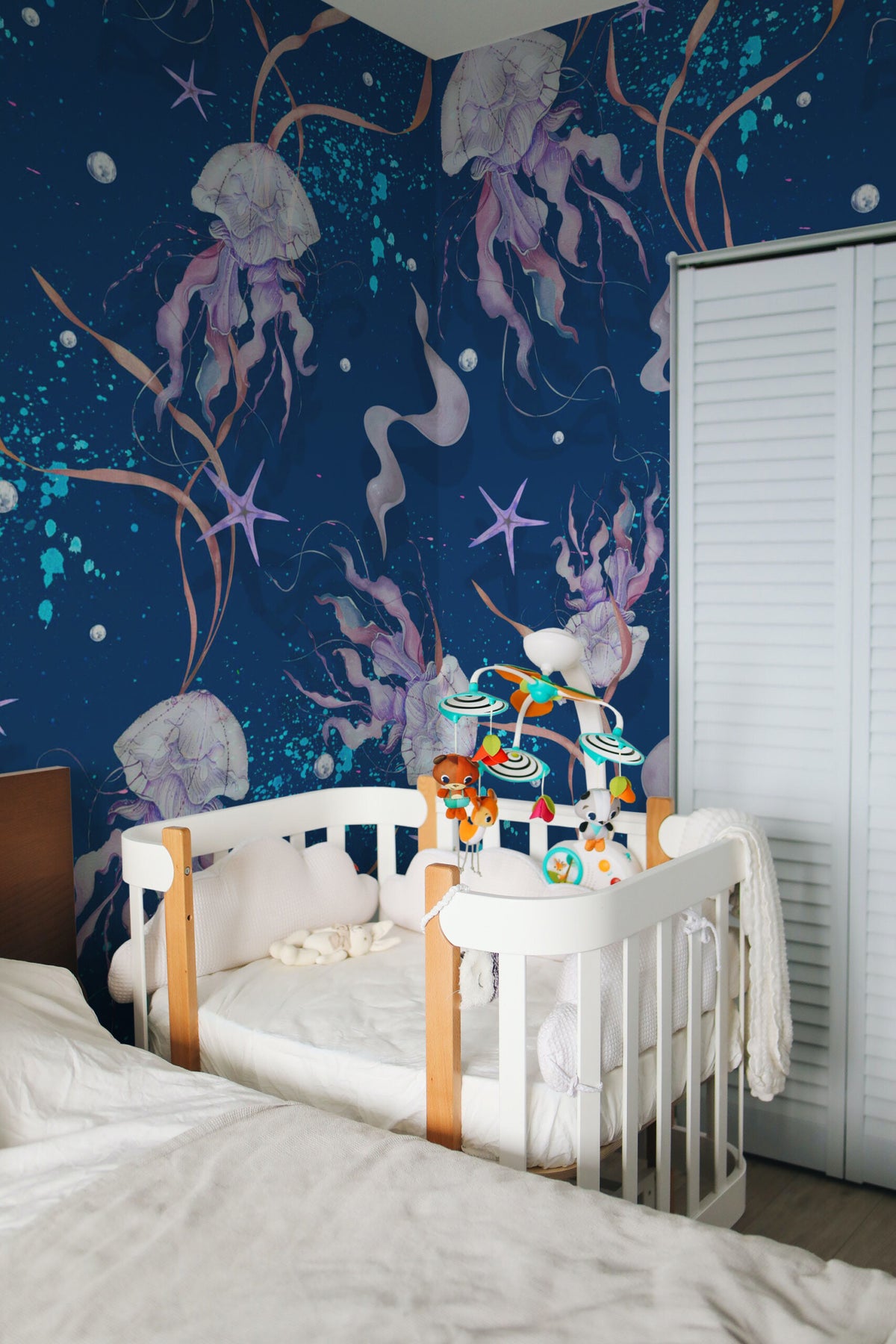 Mural de parede medusas aquarela índigo e coral