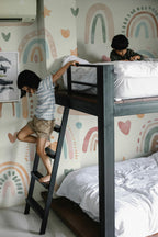 Mural de parede boho com arco-íris em tons neutros para quarto de bebé