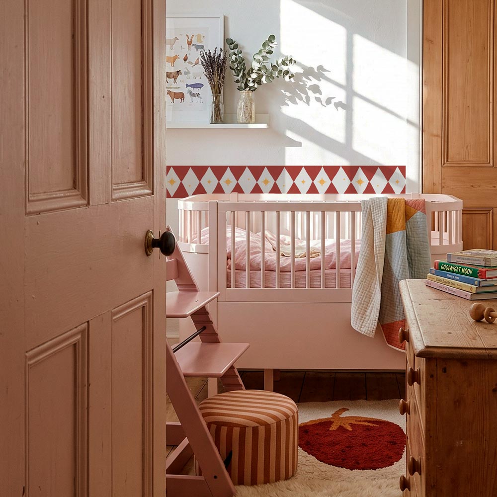 Faixa decorativa losangos e estrelas vermelho e branco