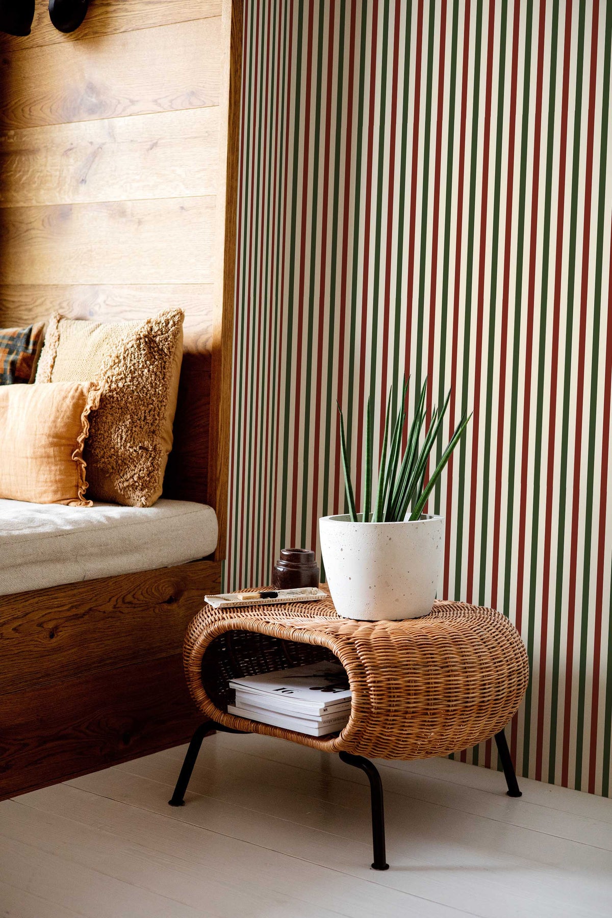 Papel de parede riscas festivas vermelho e verde — imagem 4