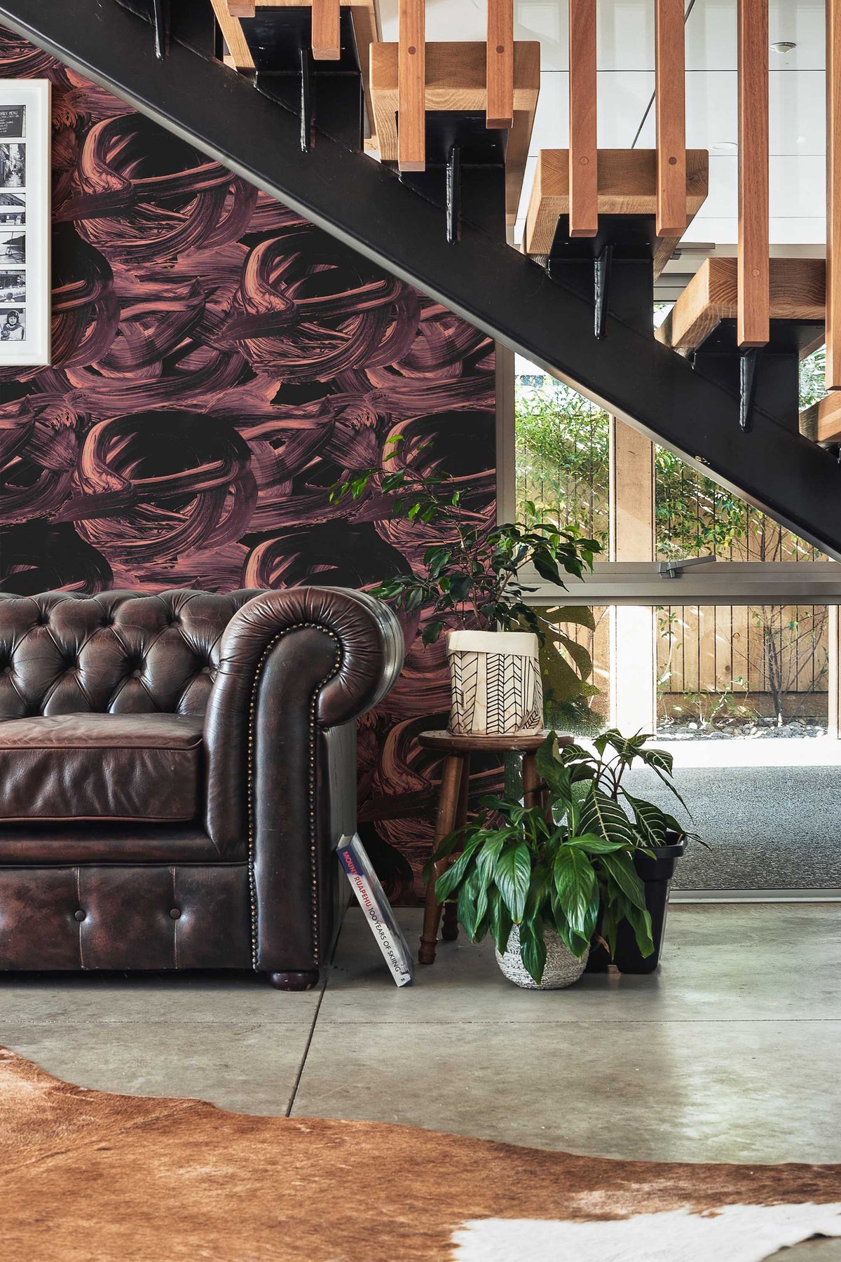 Papel de parede pinceladas abstrato bordeaux — imagem 3