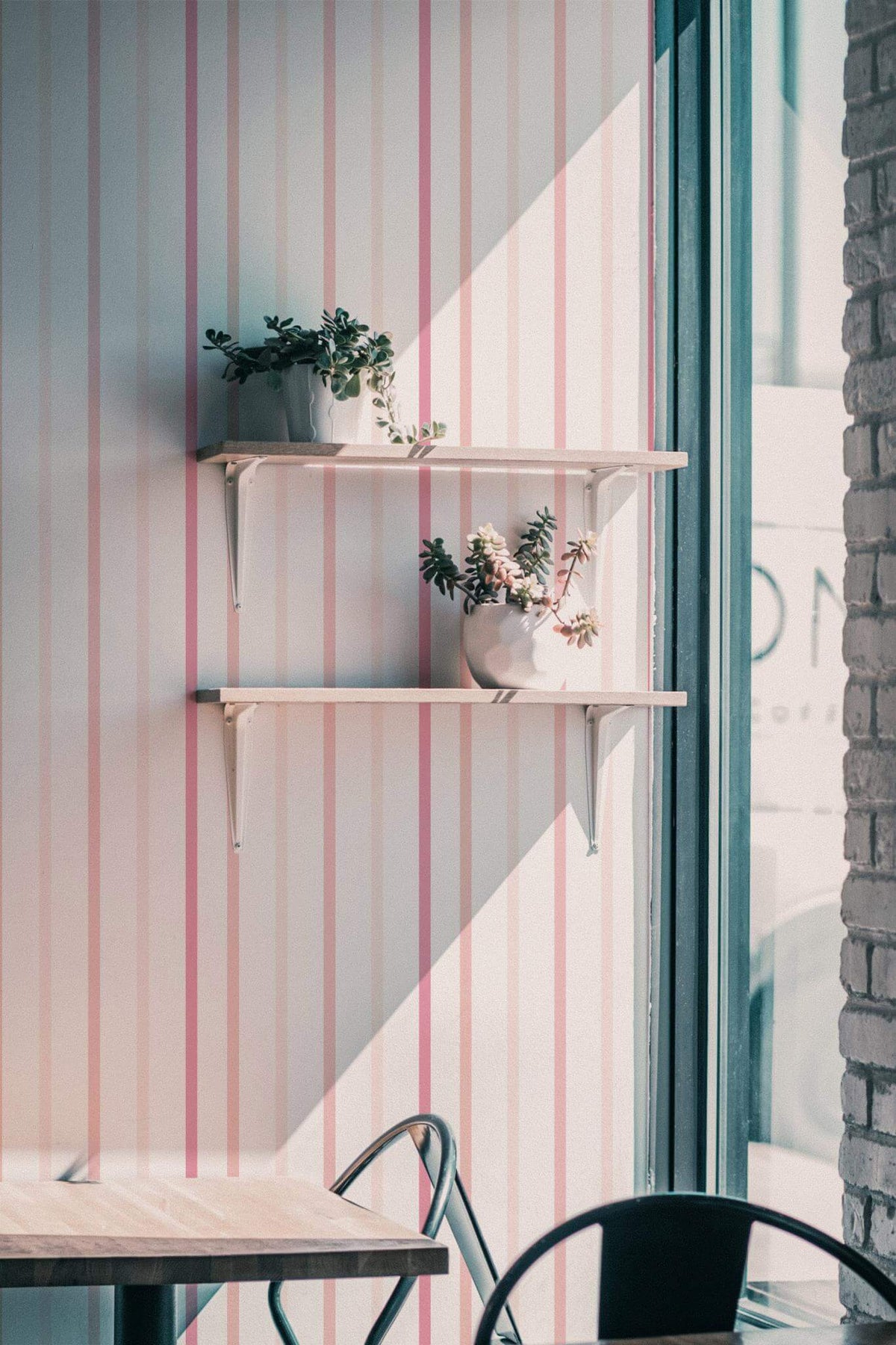 Papel de parede riscas verticais rosa e branco — imagem 3