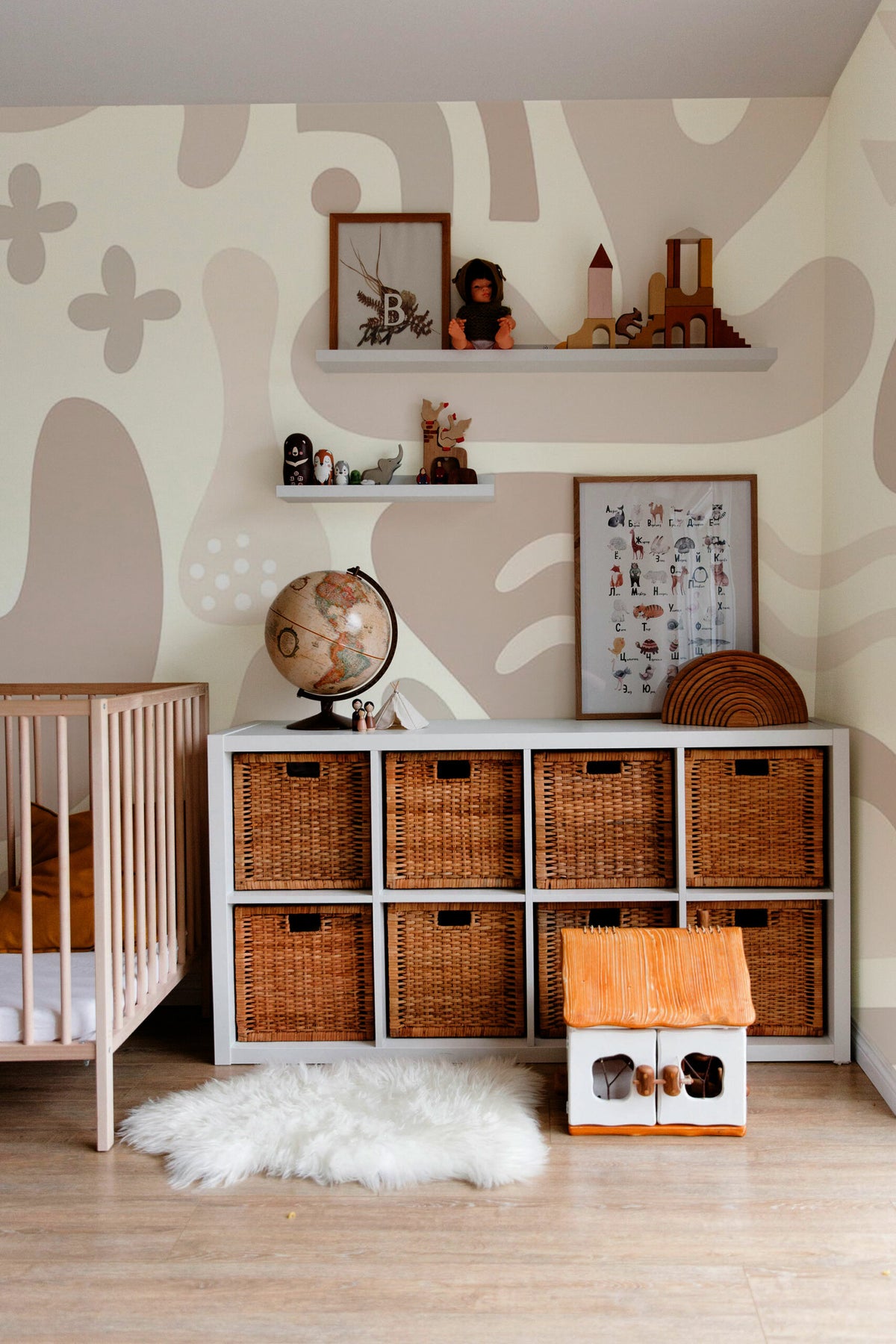 Formas abstratas em tons neutros de bege e castanho, mural de parede boho