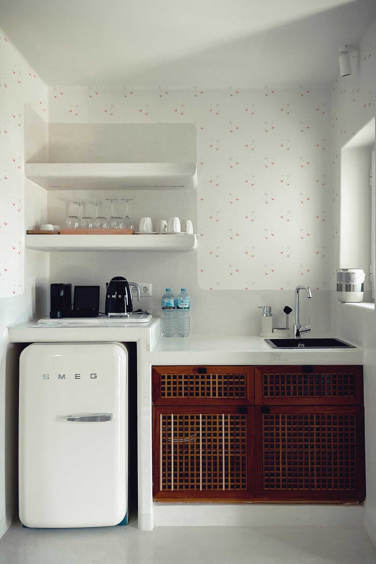 Papel de parede galinhas minimalista branco — imagem 3